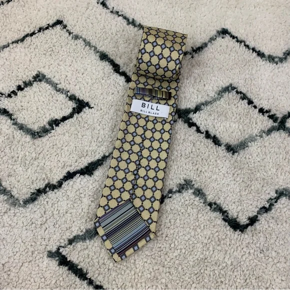 ✨5 FOR $25✨ BILL Bill Blass Gold and Black Men's Tie - Picture 5 of 7